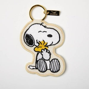 Peanuts Key Charm Hug